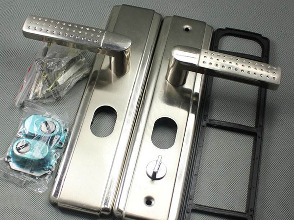 新昌換鎖芯公司電話(24小時開鎖)