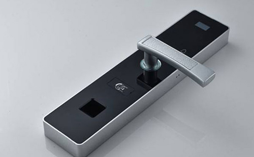 太原轎車鑰匙鎖車里怎么辦